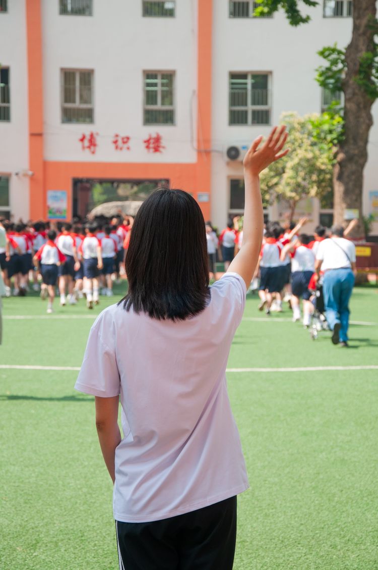 中华桥小学举行2021届毕业生毕业典礼