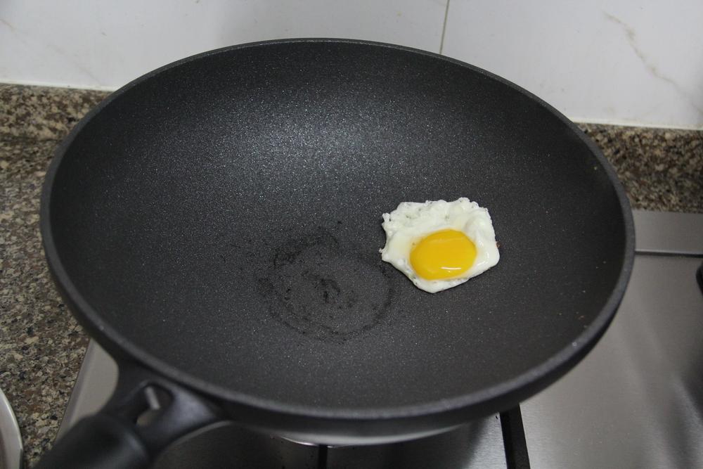 九阳晶钻耐磨不粘锅：一款敢随锅送钢铲的明火锅