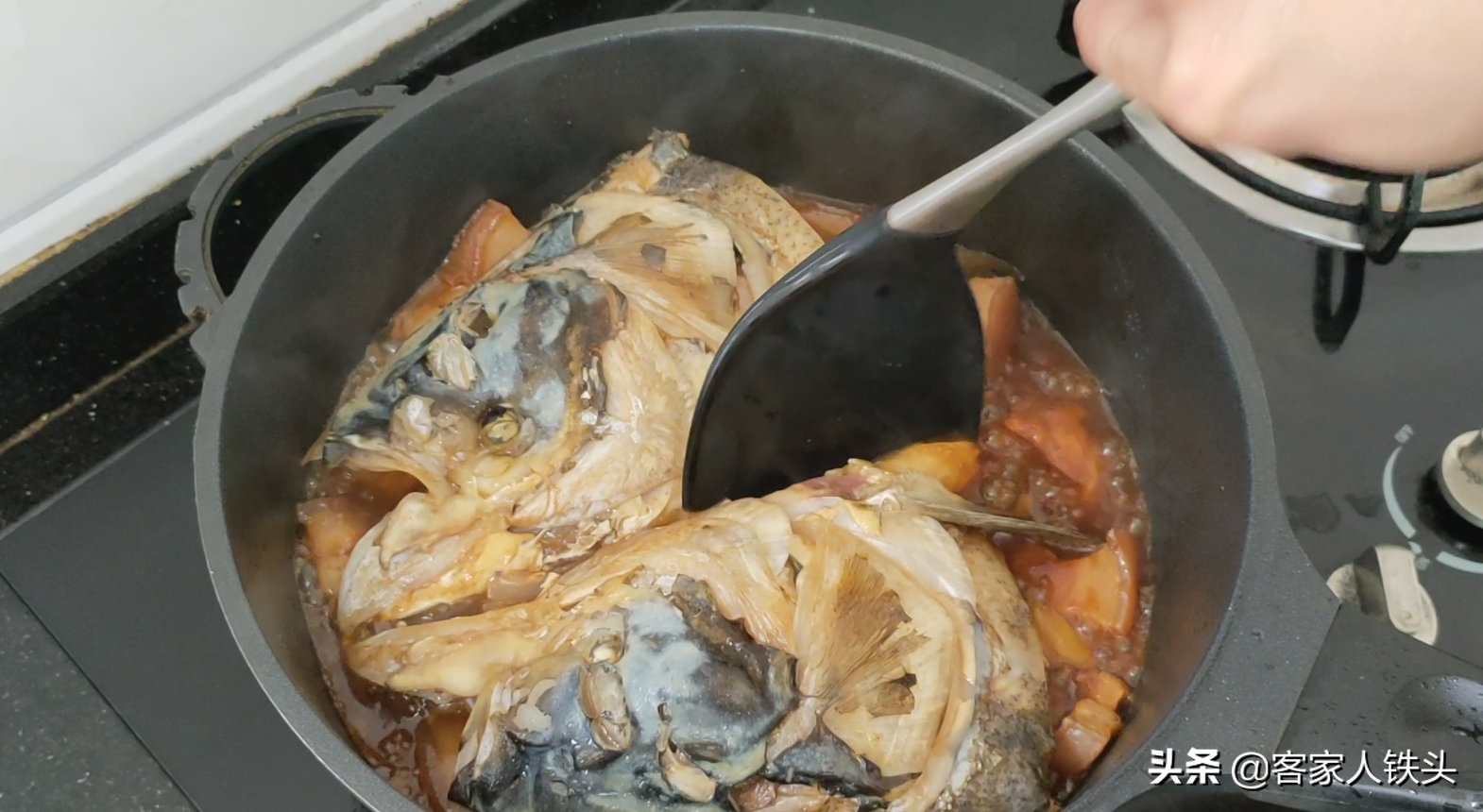 魚頭別下鍋煎了，加1塊肉這樣做，鮮香嫩滑又好吃，沒有一點腥味