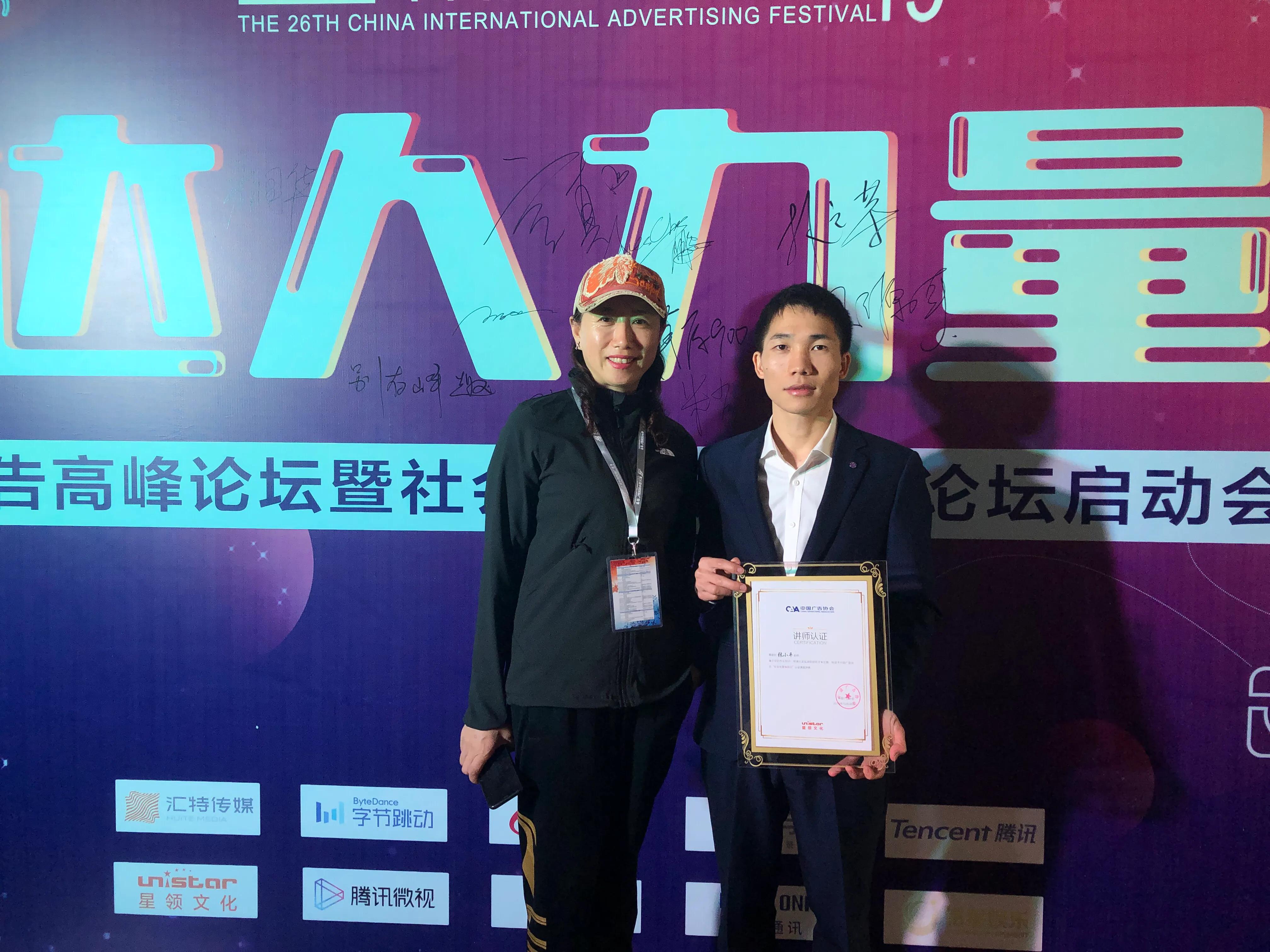 男子做自媒体一个月赚180万，从地下室搬到1700平写字楼