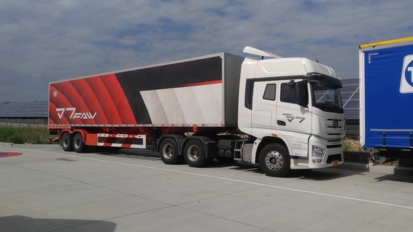 这8种颜色解放J7牵引车，哪一款才是你的最爱？