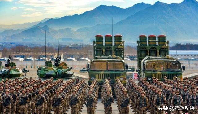 西藏军区装备多款重量级远程攻击武器