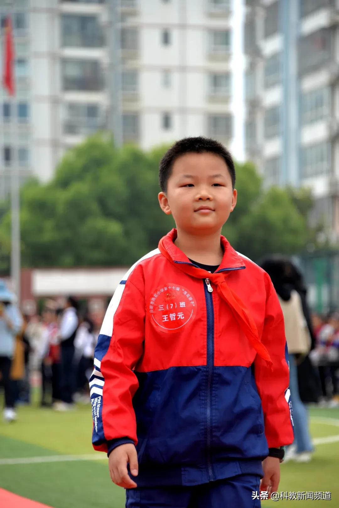 合肥市蓮花小學怎么樣?美德少年頒獎儀式(圖5) 合肥市蓮花小學怎么樣?美德少年頒獎儀式(圖5)