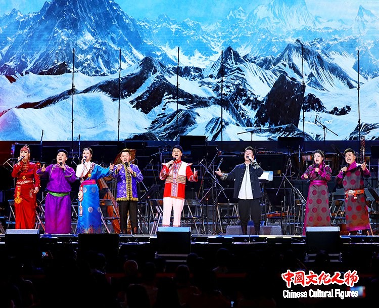 郁钧剑从艺五十<font color=red>周年</font>回乡演唱会70位歌唱家倾情演绎民族经典