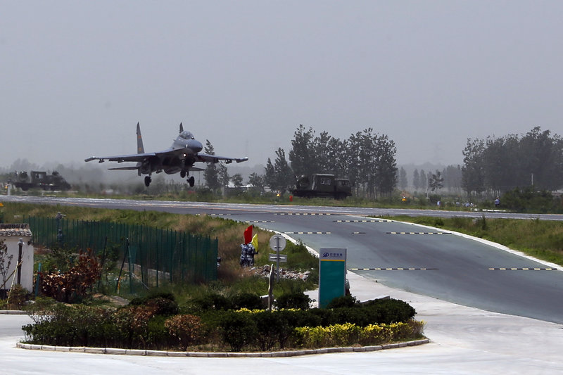 中国高速公路没那么简单！一小时秒变军用机场