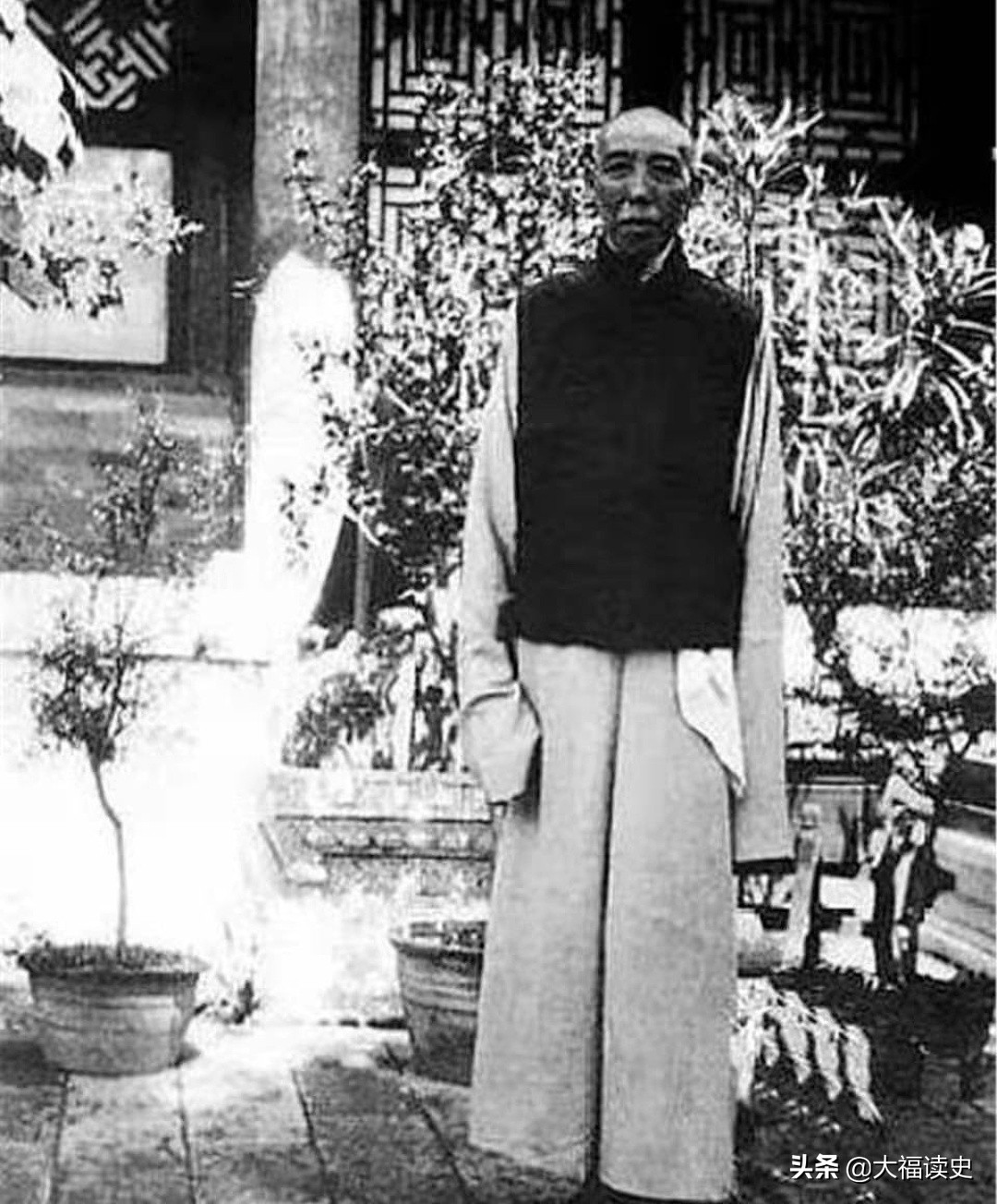 老照片：清末最著名的十大太监，图一李莲英，图十活到了1957年