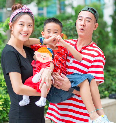 應采兒霸氣寵娃！ 花5萬配頂級電腦，Jasper手舞足蹈超開心