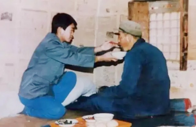 20年前，因“背起爸爸上学”感动中国的李勇，如