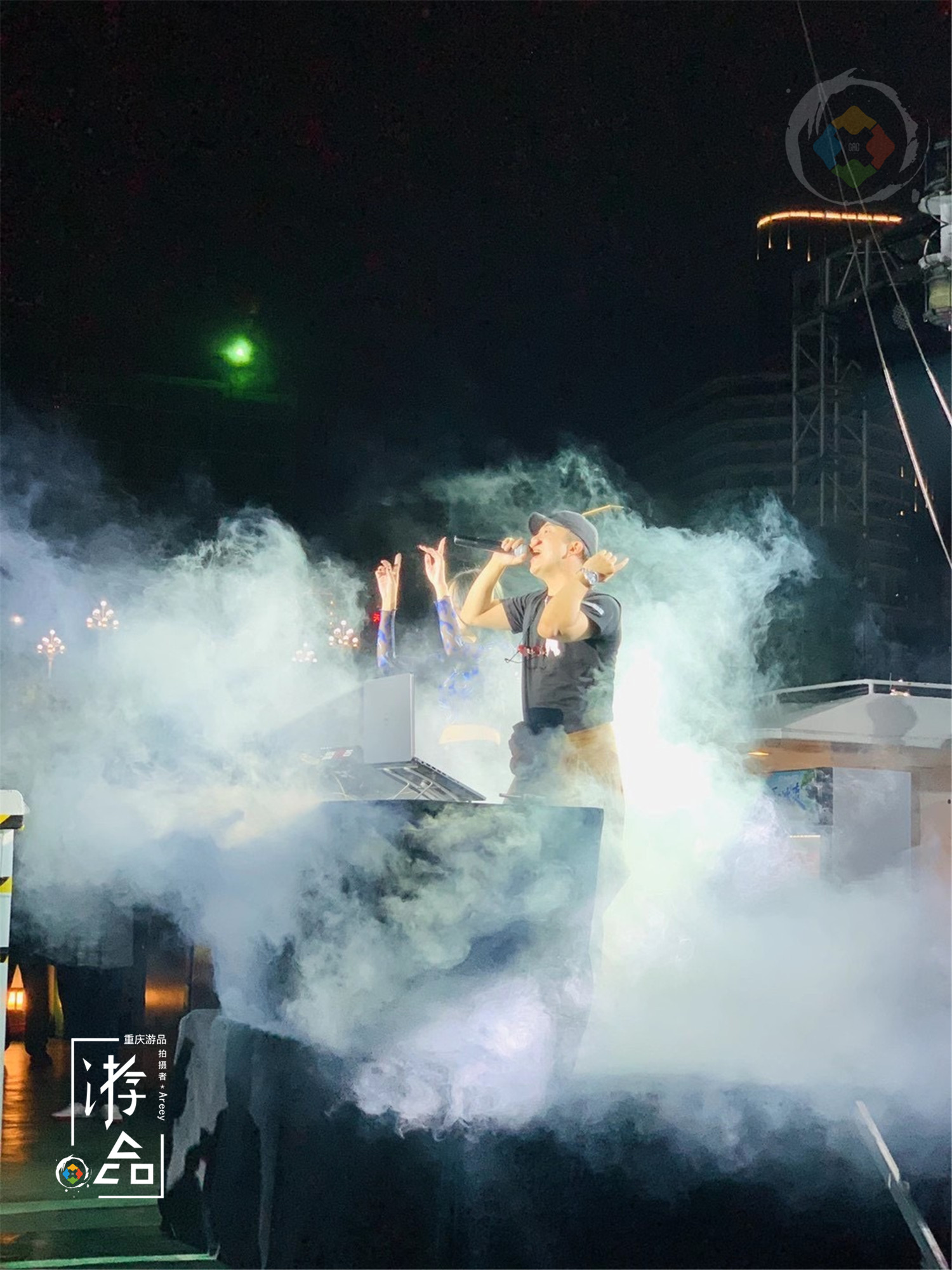 重庆黄金游轮有多豪华？内部一片金碧辉煌，高级自助餐随便吃