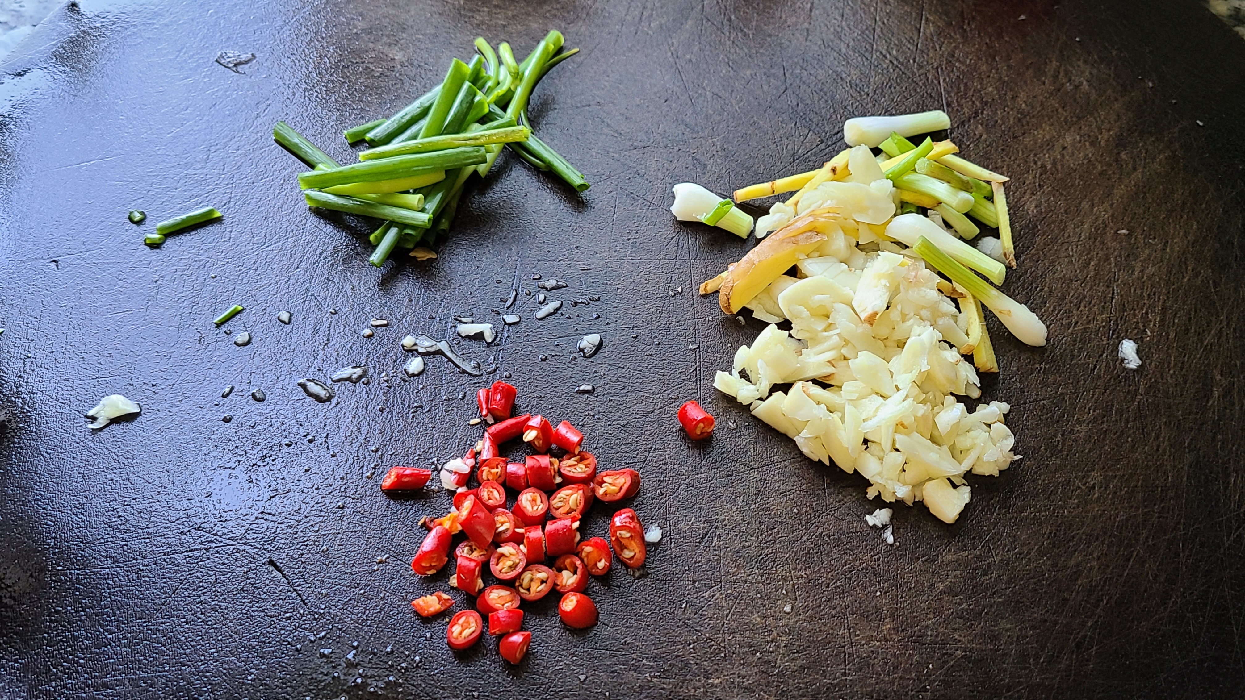 蒜蓉螃蟹的家常做法，很好吃的一道美食，简单美味，想吃就做