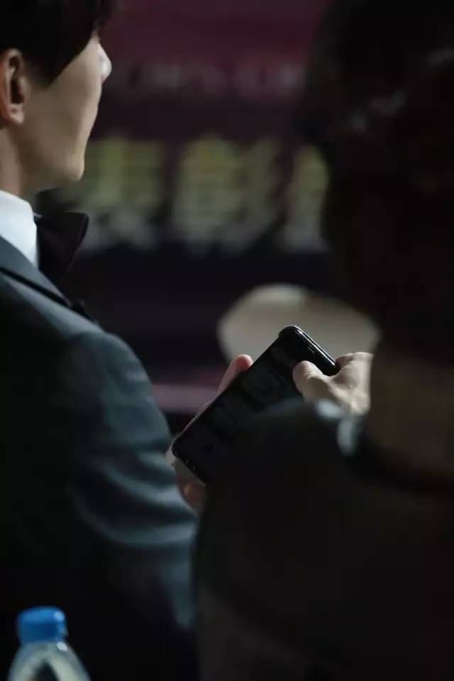 娱乐圈惊现女版罗志祥，23岁四段恋情，还有导演男友为其自杀？