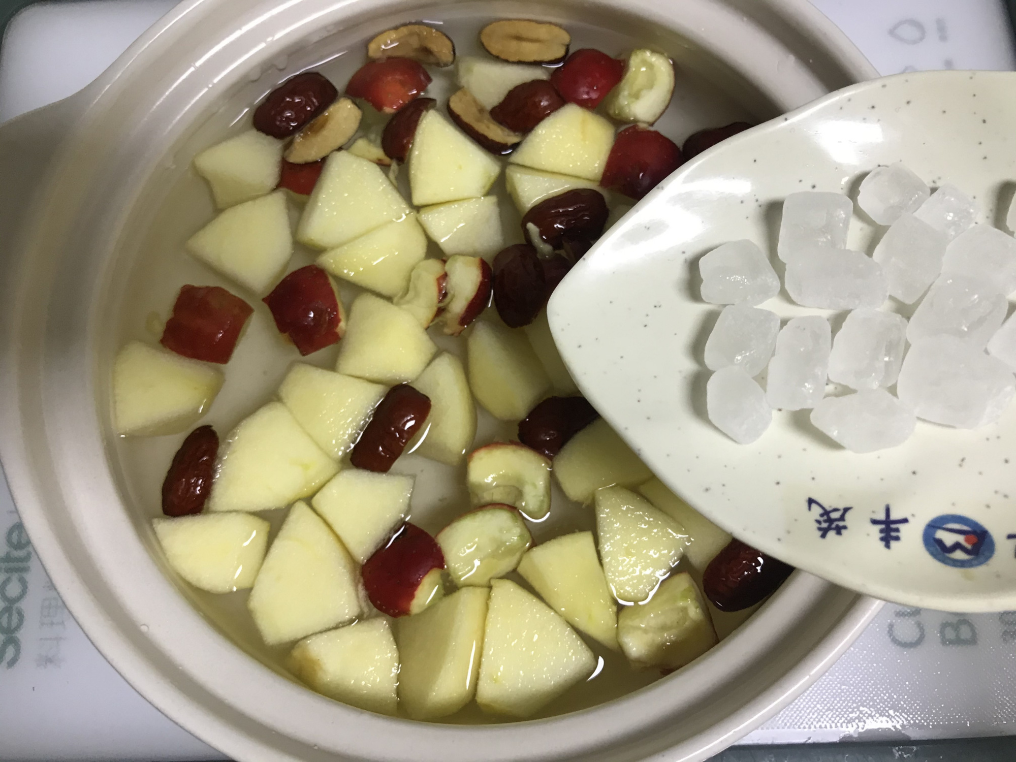 苹果和它是绝配，切块放锅里一煮，喝出水润白皙，营养美味别错过