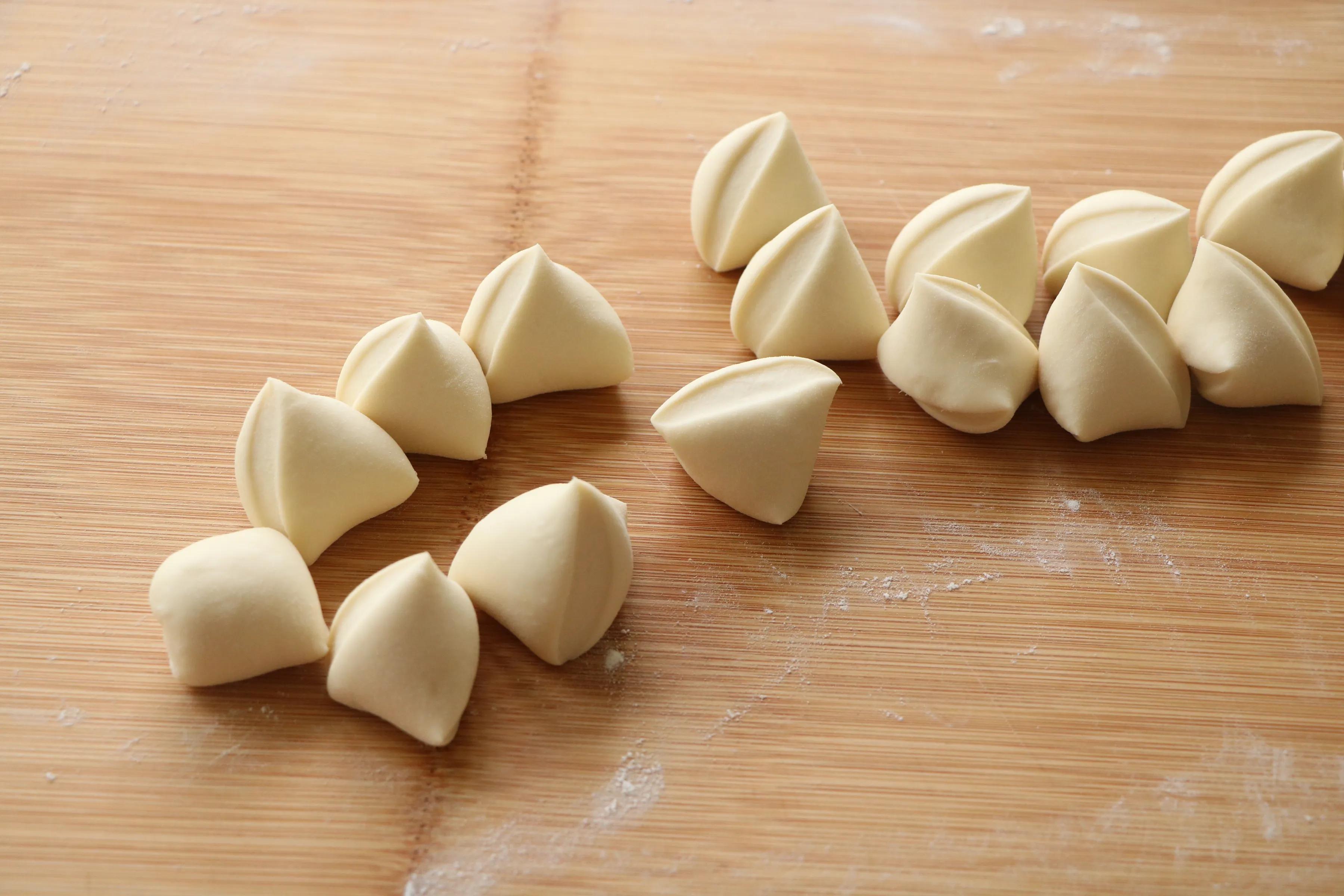 孩子要吃包子，一口氣在家做了20多個，個個鬆軟流湯汁，太好吃了