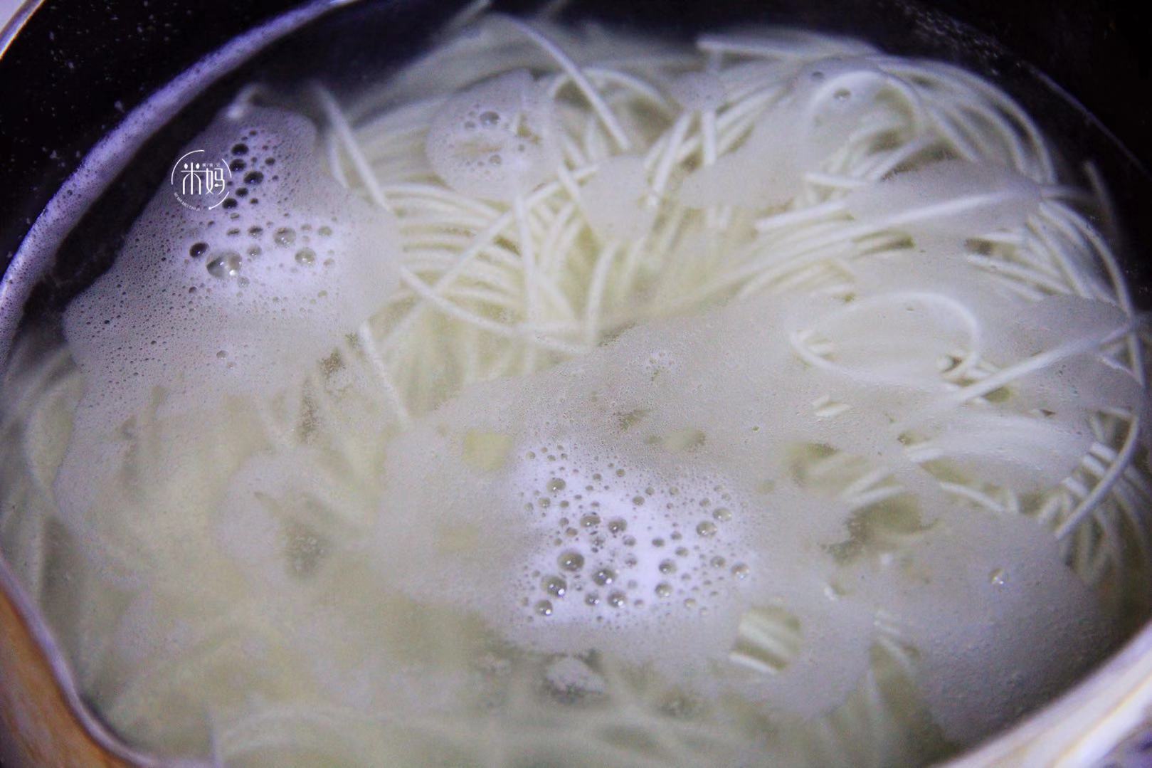图片[9]-酸汤挂面做法步骤图 酸爽开胃好吃到汤汁都不剩-起舞食谱网
