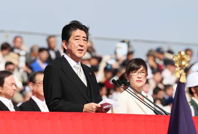 稻田朋美，當(dāng)年風(fēng)光無限的鷹派女將，如今可好？