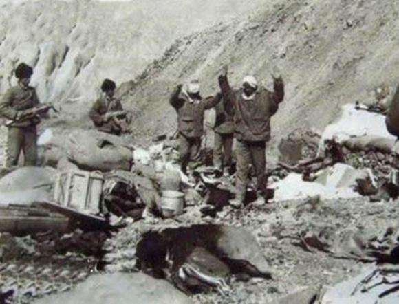 1962年中印战争：一再退让，步步紧逼，解放军被