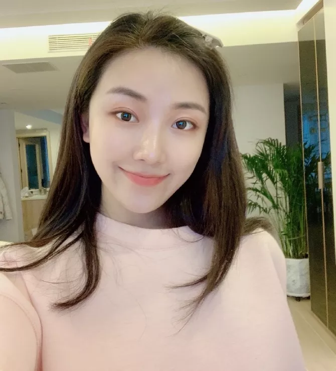 科班出身曾是胡歌女主，恋上比自己大24岁大叔，
