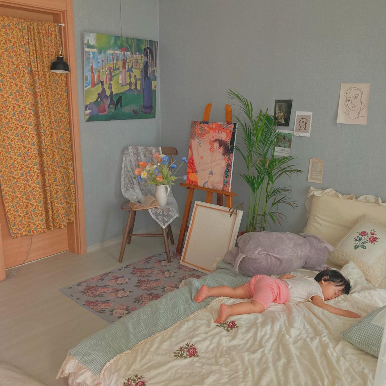 为了3岁女儿，客厅不摆沙发卧室不买床，阳台装成游乐园，太宠了