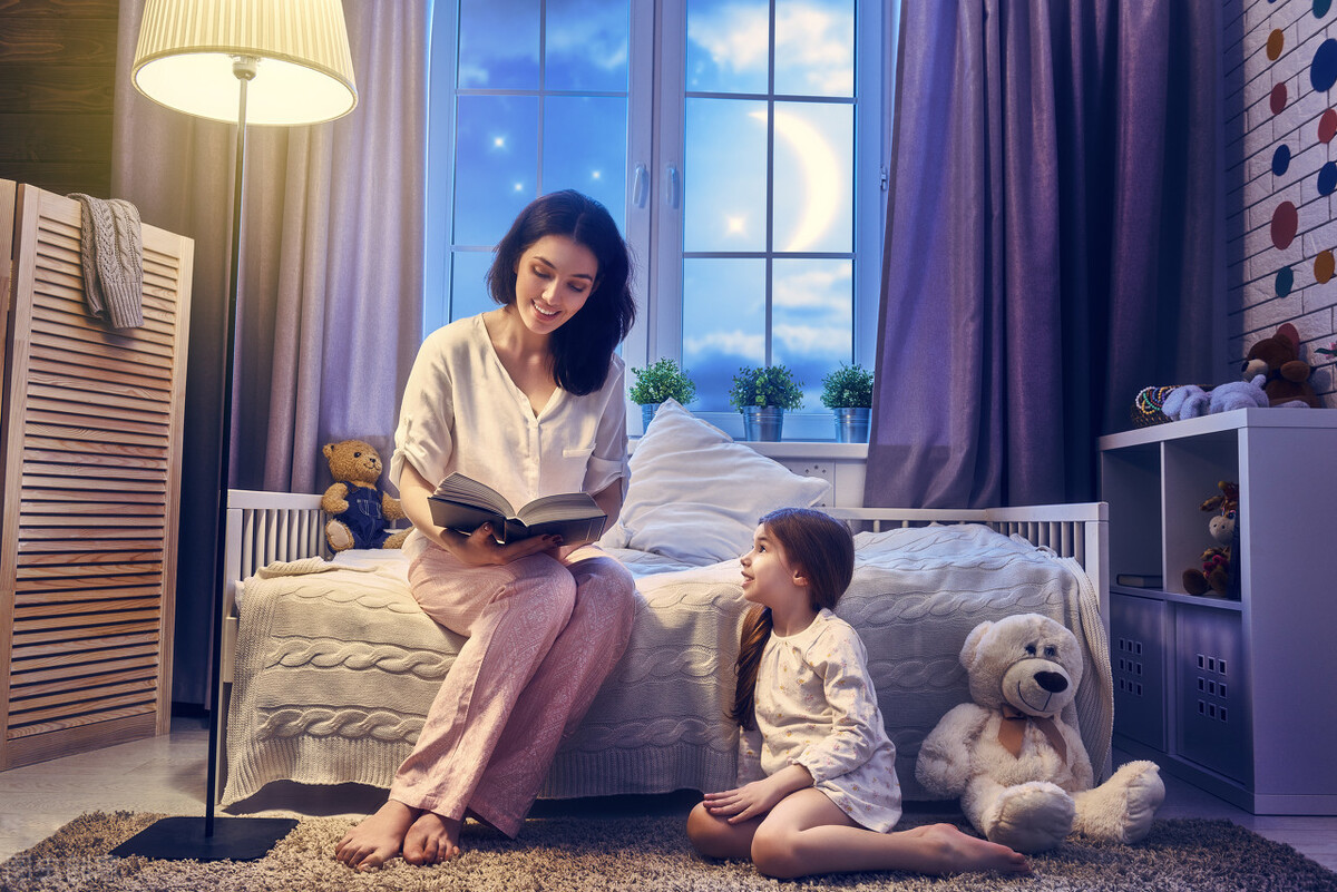 给孩子讲睡前故事有什么好处？这4点影响，建议父母拿小本本记好