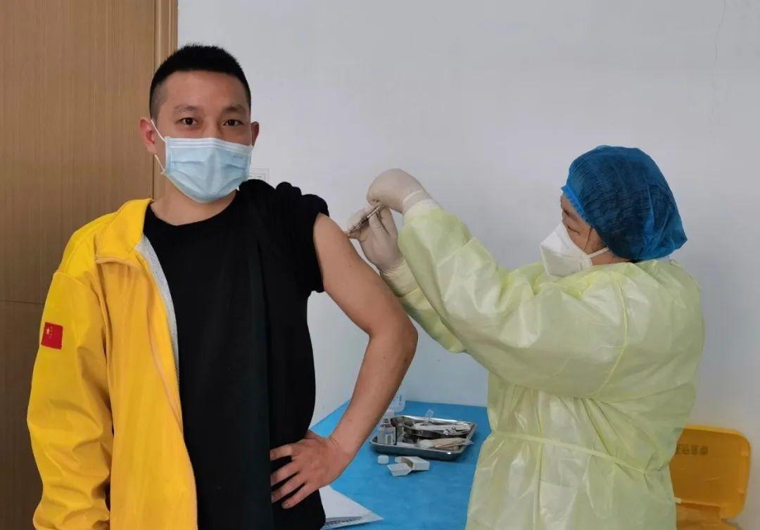 美疫苗被爆�致命漏洞�，關鍵時刻，日本有錢人偷偷接種中國疫苗