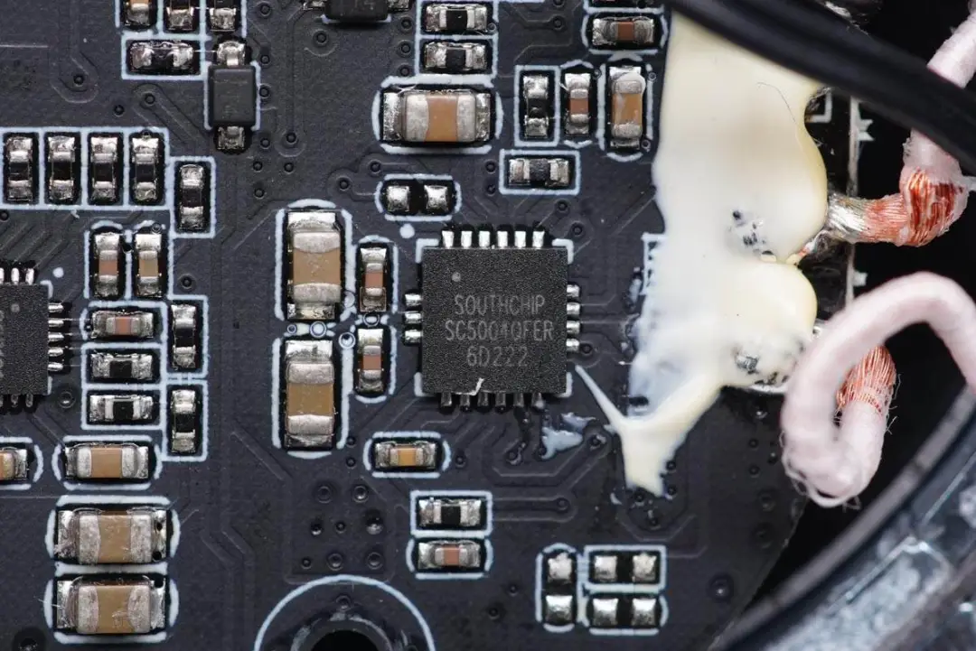 老司机最爱!手机导航不犯愁,iPhone 12自吸附充电,内部结构揭晓