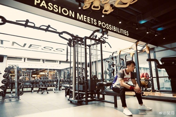 吴尊：汶莱封城了！1年零确诊破功…奔超市「准备在家当厨师」