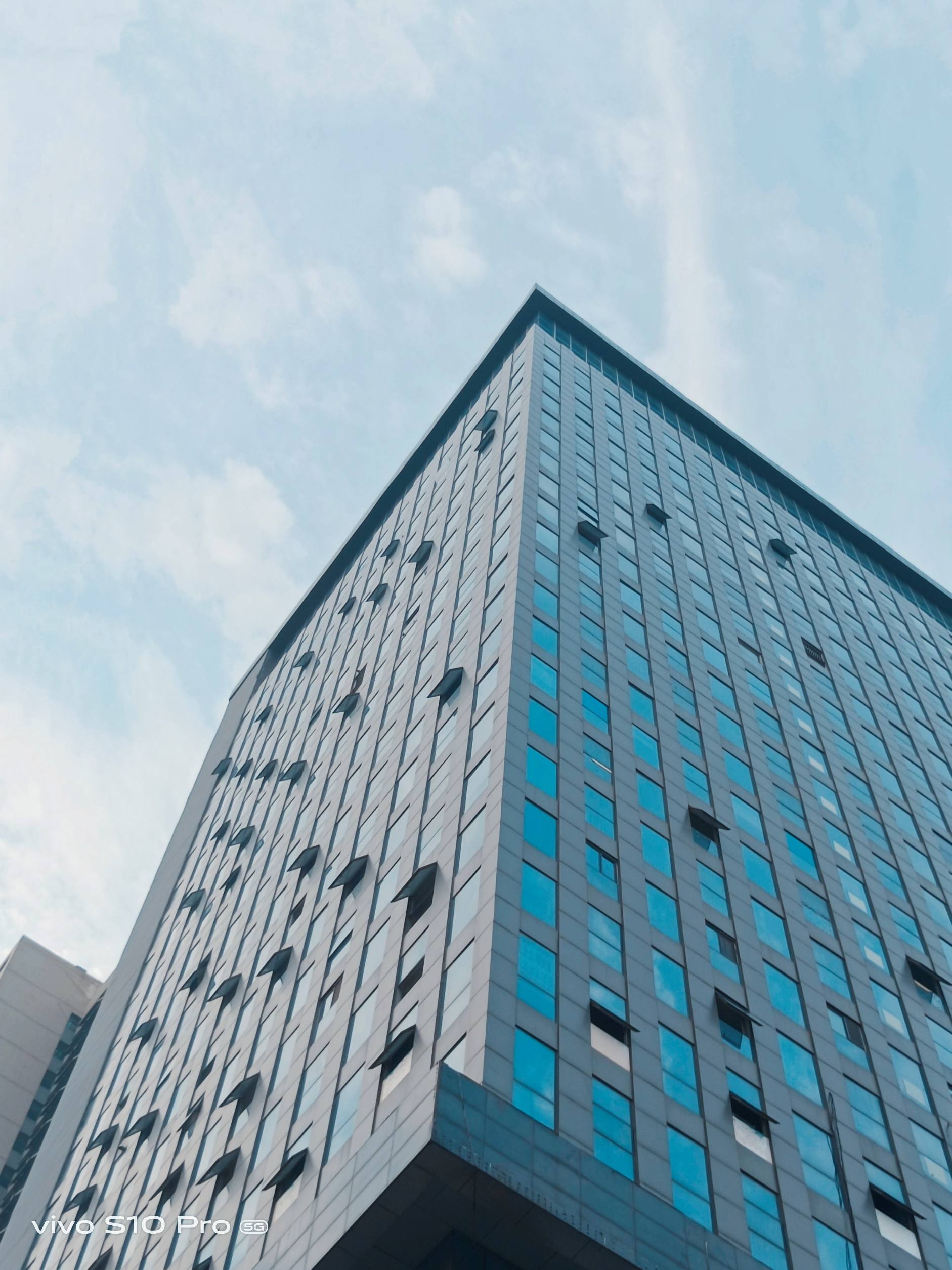 vivo S10 Pro评测总结：能够打动年轻人的，不只是自拍