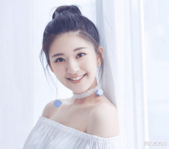 赵露思被路人拍下生图，当镜头放大十倍怼脸拍