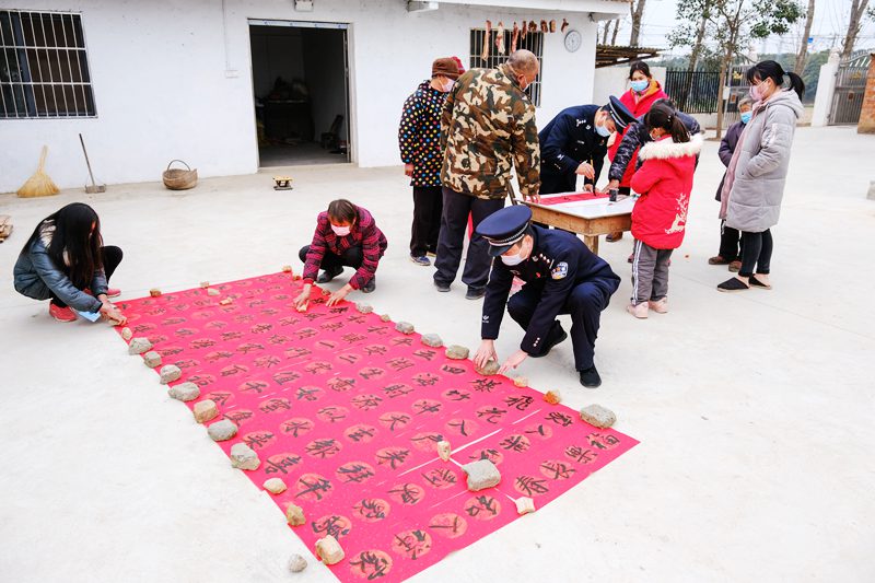 写春联 送祝福（组图）