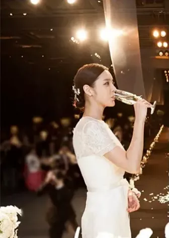 一手好牌打得稀烂，说的就是她吧