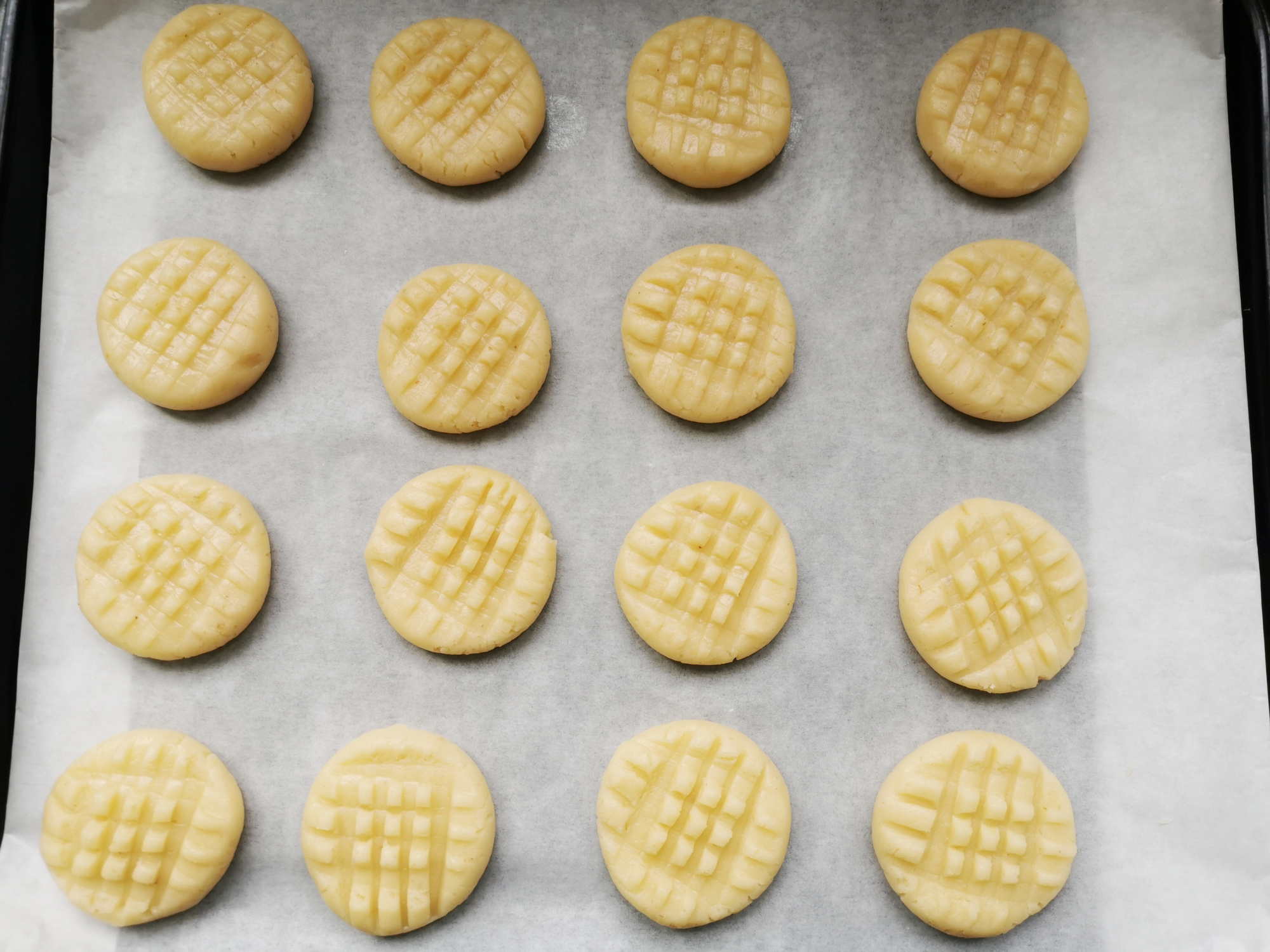 自製花生醬，不加水不加油，香濃細膩，用來做曲奇餅乾太香了