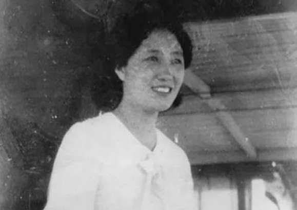 上海女老板幫助一落魄男青年，20載后再相遇，對(duì)方已成部隊(duì)司令
