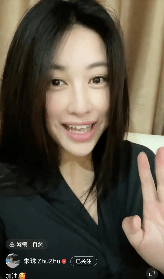 朱珠产后首露面，录视频感叹当妈不易，纯素颜皮肤状态好无浮肿