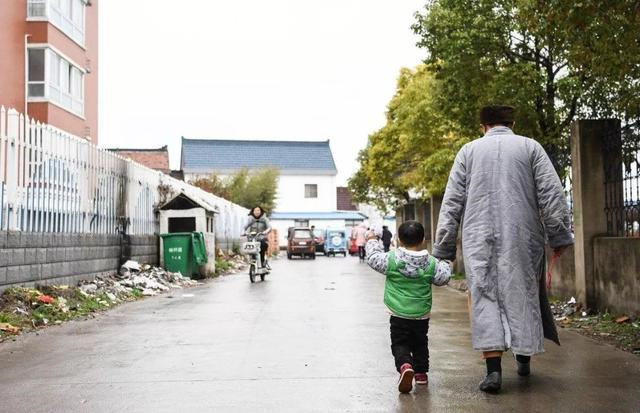 道禄和尚：出家8年，帮300个女人生下孩子，被赶