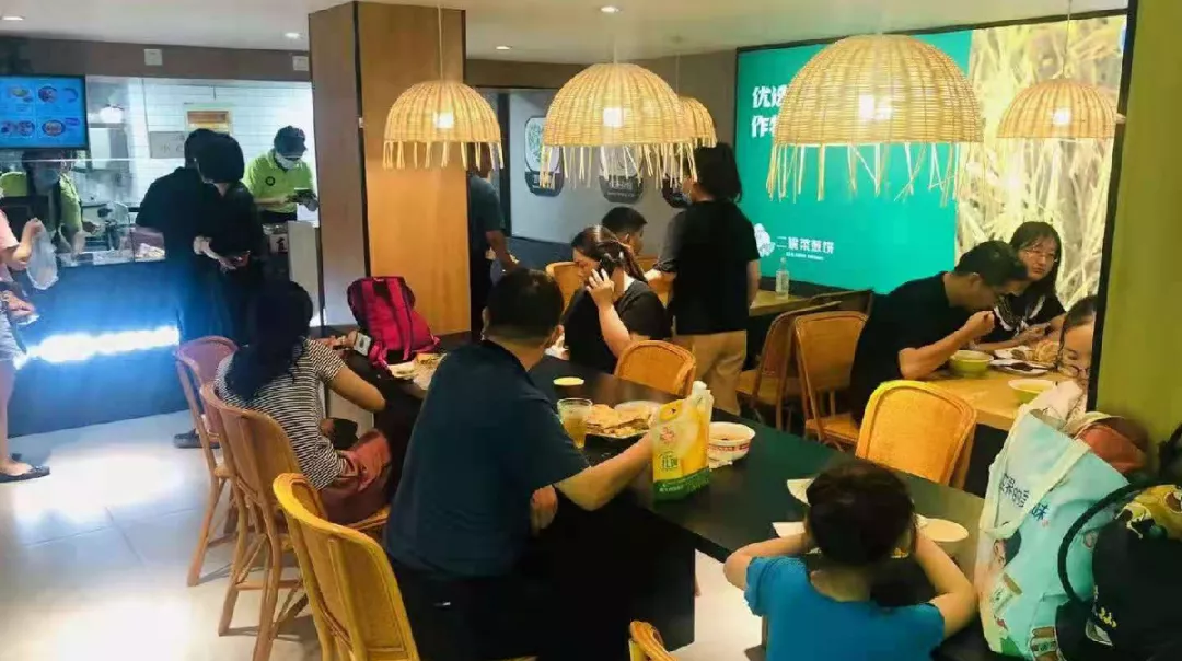 “核心爆品+时尚小吃”的“二妮菜煎饼”,引爆小餐饮新模式