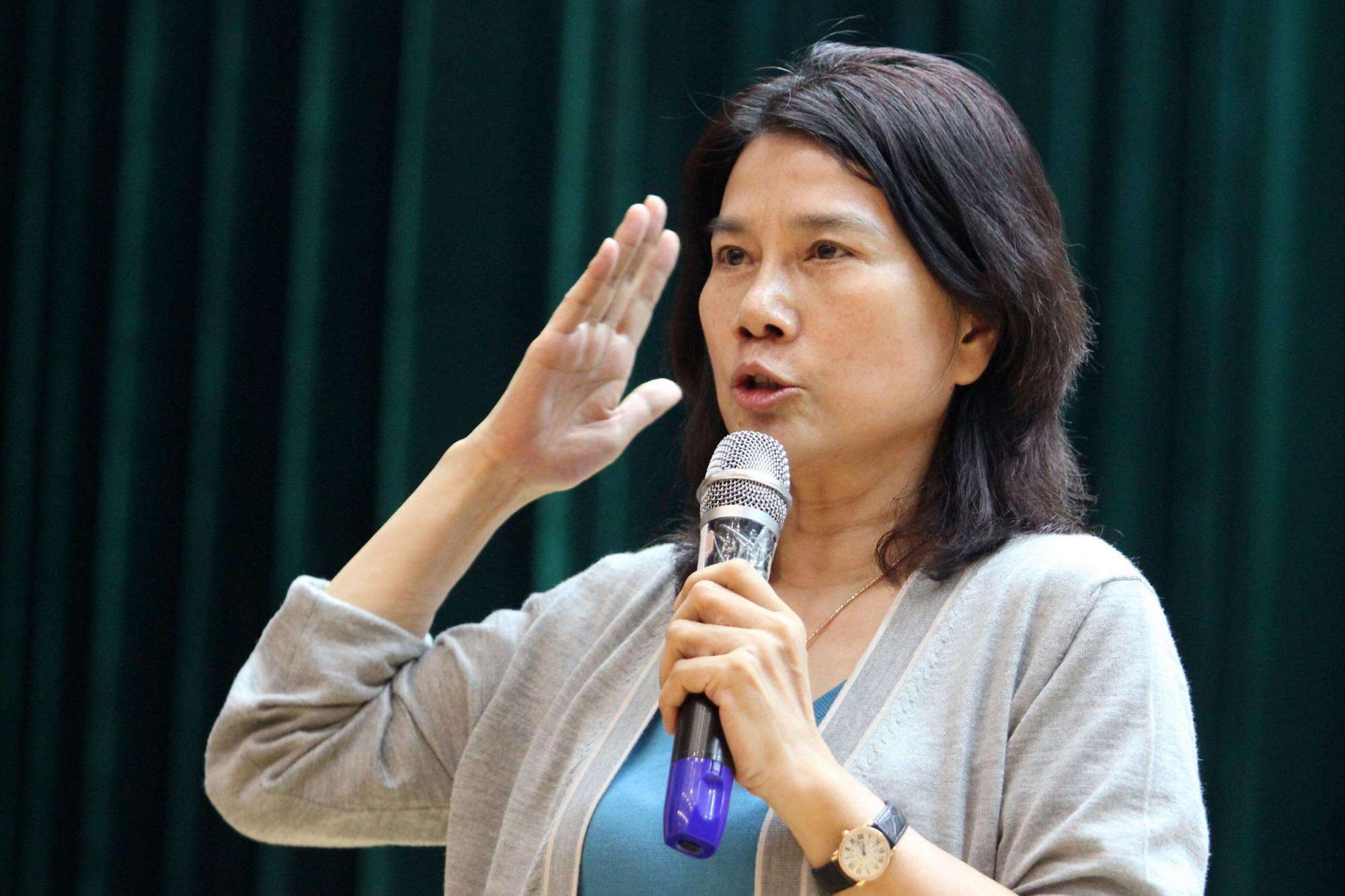 大街上贴满“旺铺转租”，实体店该如何生存下去？董明珠直言不讳