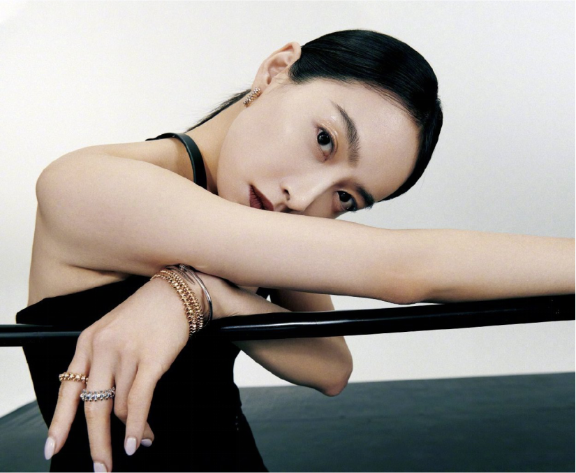 宋茜现在真是时尚一姐，把“内衬”当礼服，看