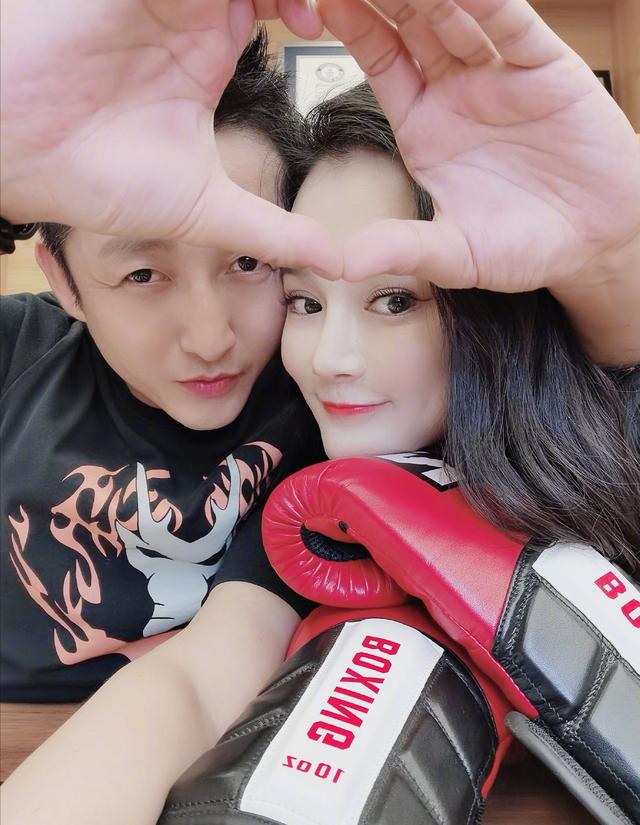 邹市明三儿子出生地曝光？网友：出生在香港，