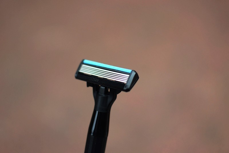 顺滑无感剃须 焕醒手动剃须刀套装