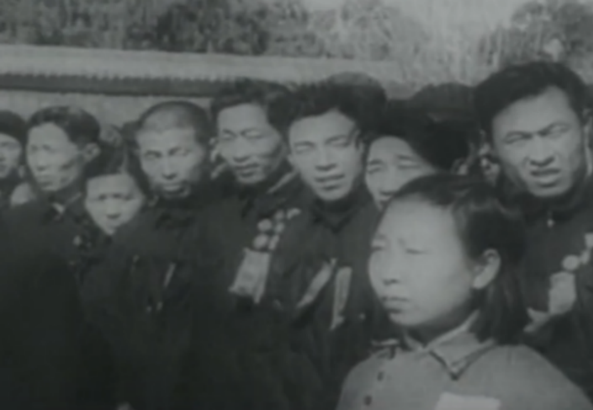 建国前后，毛主席两次发请柬邀请一农村女孩进京，这女孩什么身份