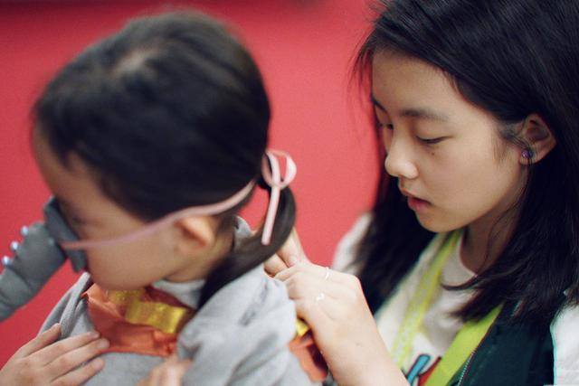 孫莉曬女兒自製戒指，多多伸手大方展示，心靈手巧被讚全能隨黃磊