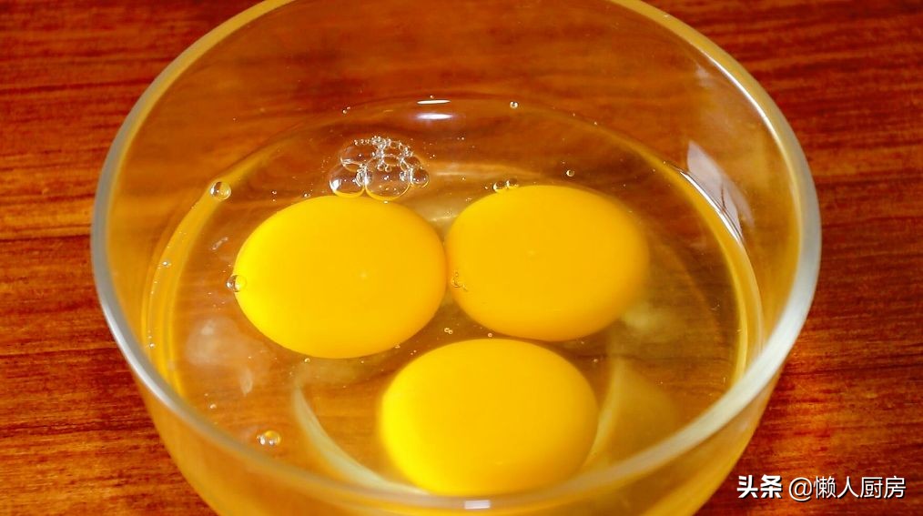 雞蛋和辣椒一起炒，比加了麵粉的雞蛋餅好吃，不用為先炒哪個犯愁