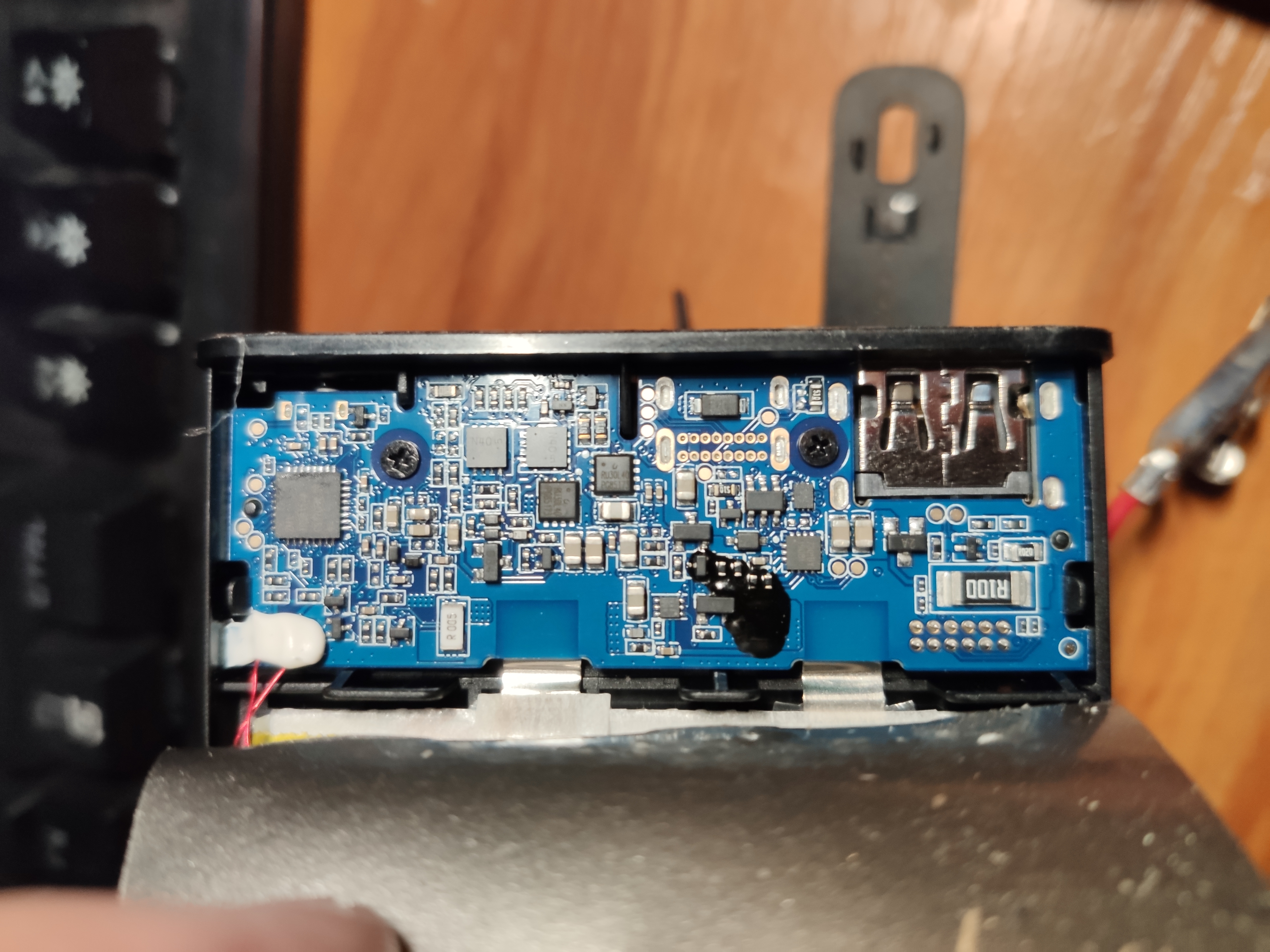 拆解小米無線充電寶