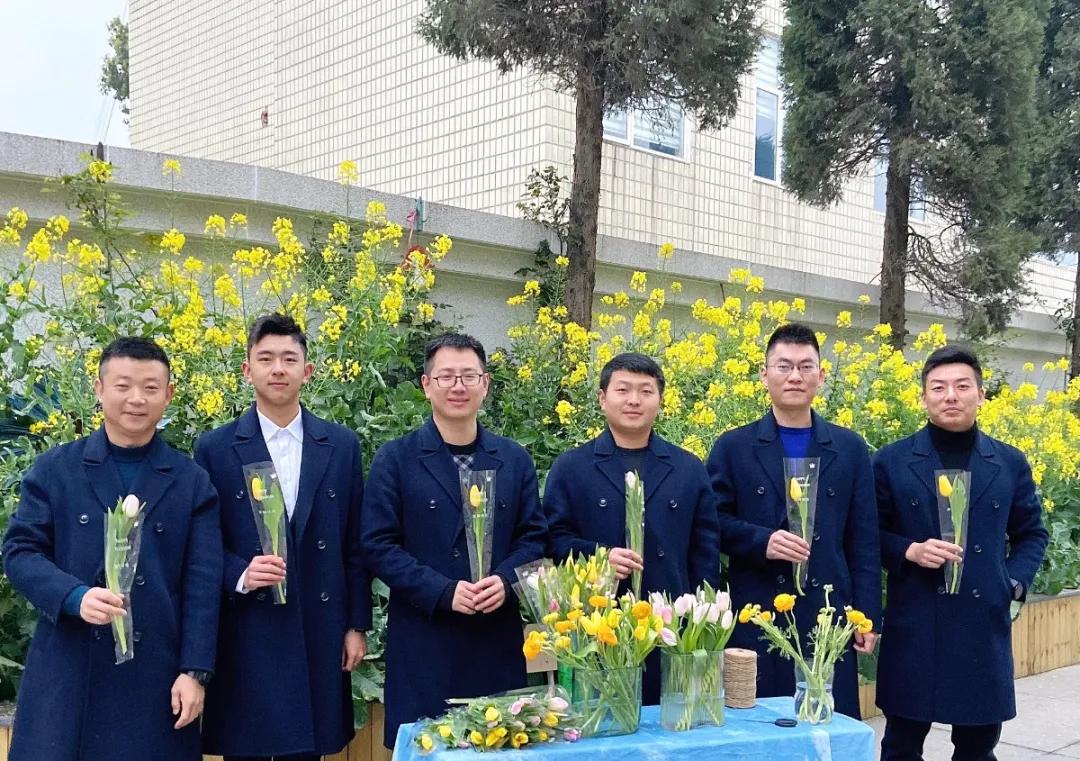 成都市华阳中学附属小学举行“三八妇女节”庆祝活动