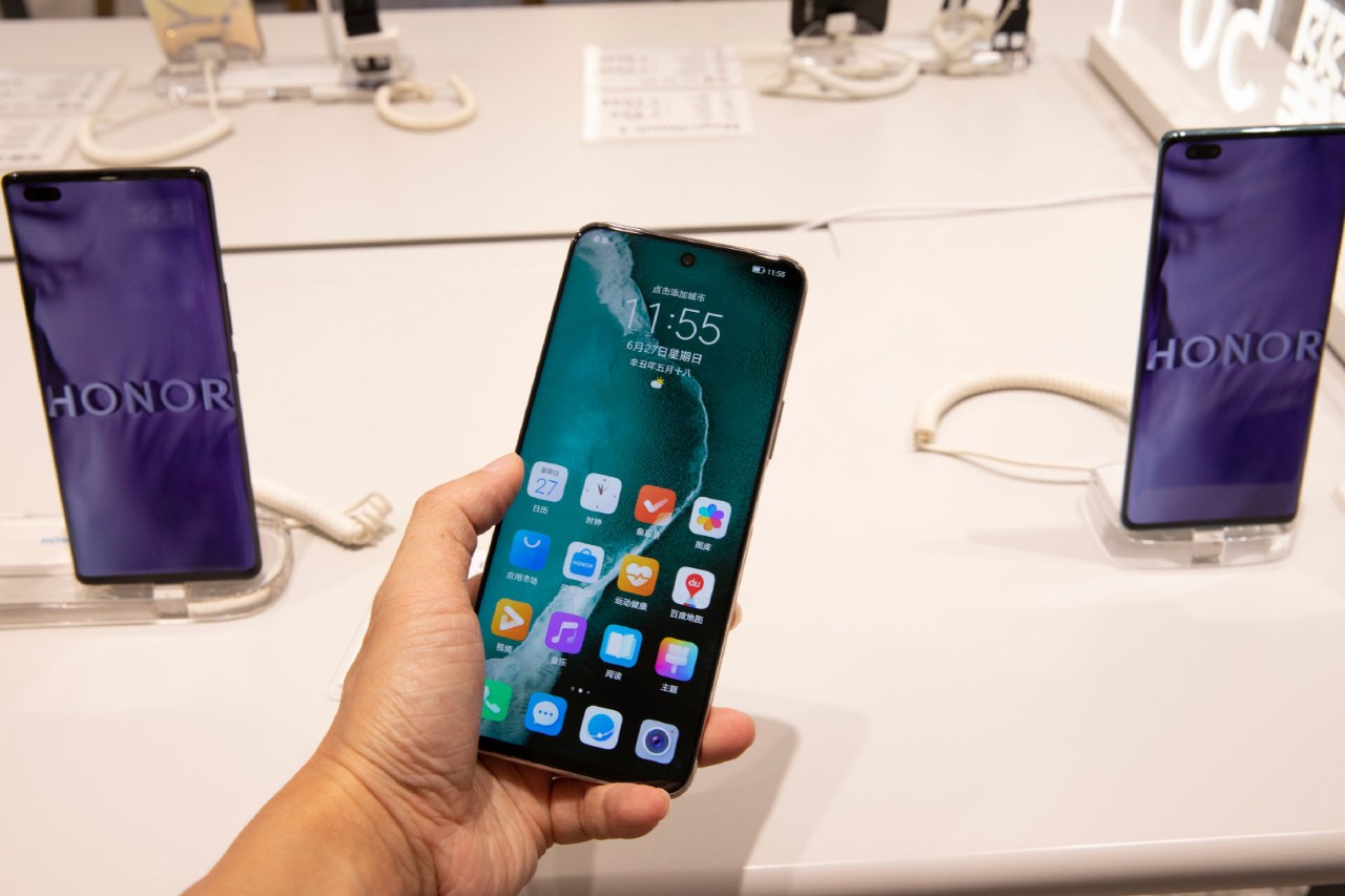 OPPO环绕屏手机专利曝光；消息称苹果正准备iPhone SE3