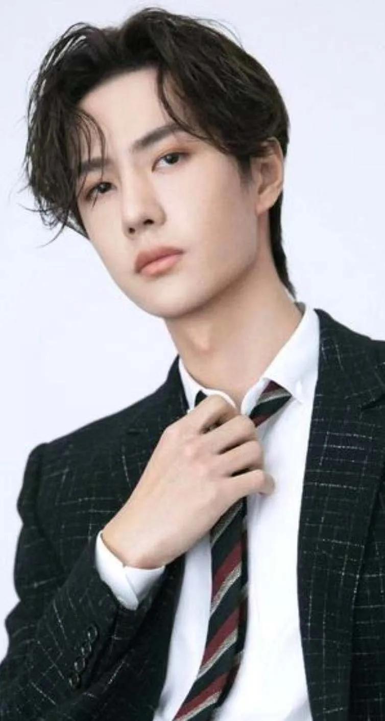 Wang Yibo, will the headline become a confession wall? - iNEWS