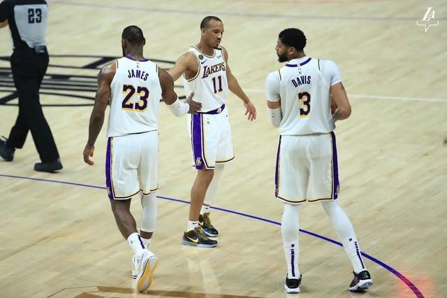 打强队比虐菜还轻松！湖人本赛季还没赢过的，