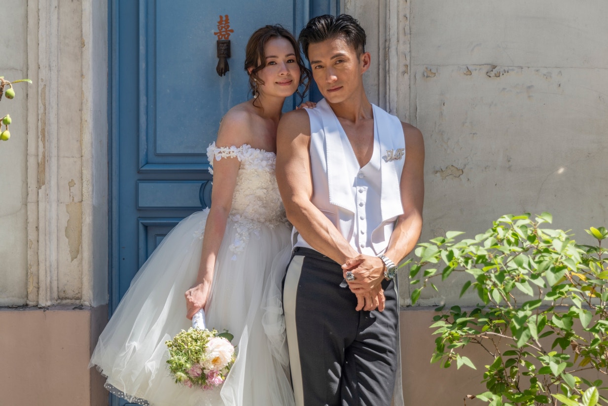 43岁TVB小生陈山聪拍婚照获胡杏儿相助，刷尽人情卡拍出大片效果