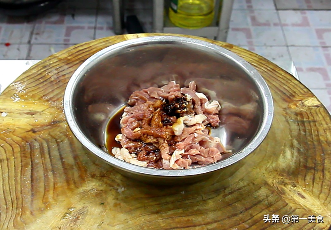 图片[3]-厨师长教你如何制作杭椒牛柳 鲜嫩多汁又入味 腌制才是关键-起舞食谱网