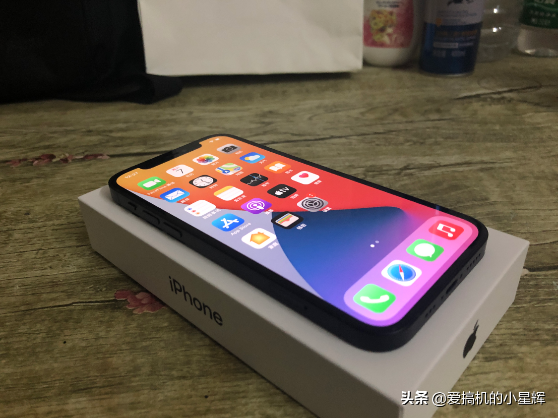 Iphone12跌至新低价 128gb售价亲民 终于等到了 爱搞机的小星辉 Mdeditor